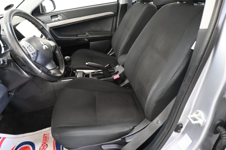 Mitsubishi Lancer 1,6 Invite SportSedan 4d