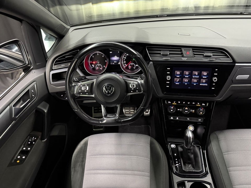 VW Touran 2,0 TDi 190 R-line DSG 7prs 5d