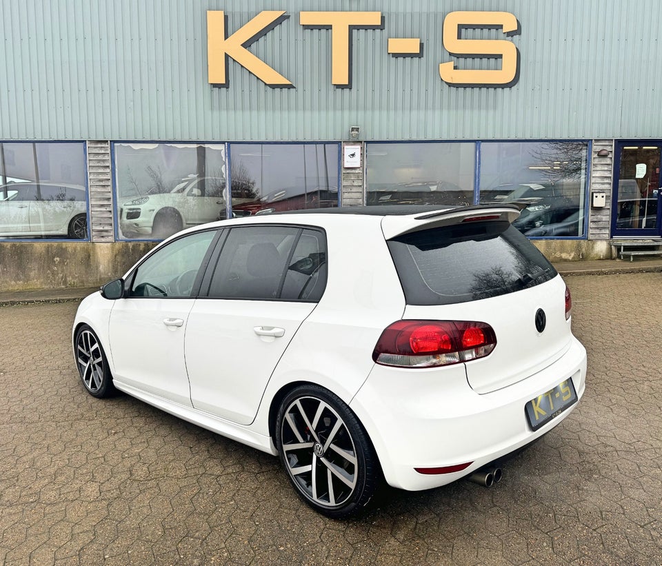 VW Golf VI 1,6 TDi 105 BlueMotion 5d