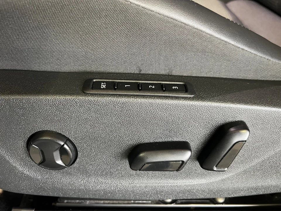 Skoda Enyaq 80 iV Plus Loft 5d