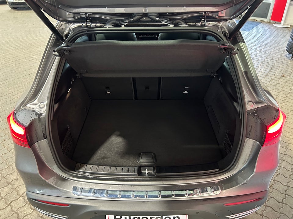 Mercedes EQA300 Progressive 4Matic 5d