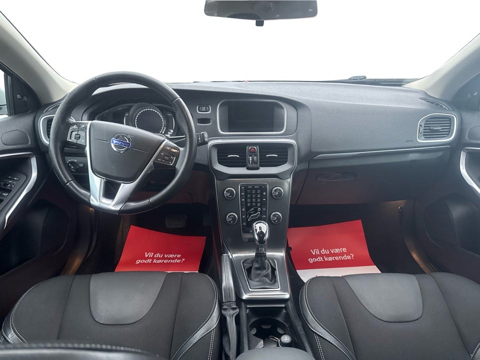 Volvo V40 2,0 D3 150 Momentum aut. 5d