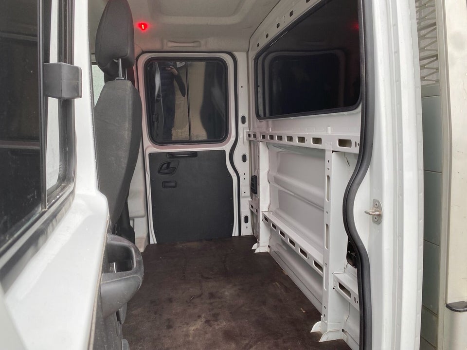 Iveco Daily 3,0 35S18 Db.Kab m/lad AG8 4d