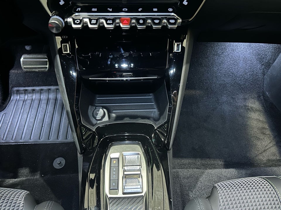 Peugeot e-208 50 GT 5d