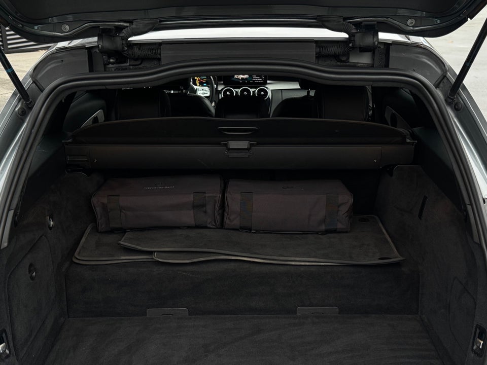 Mercedes C300 de 2,0 AMG Line stc. aut. 5d