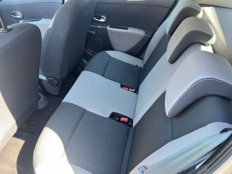 Renault Clio III 1,2 16V Authentique 5d