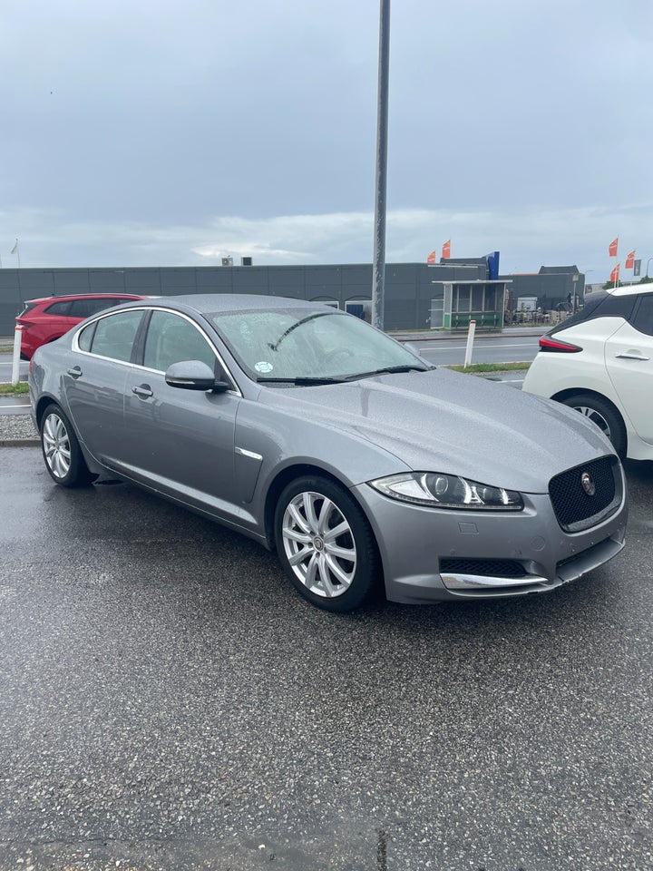 Jaguar XF 2,2 D Luxury aut. 4d