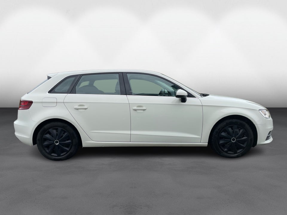 Audi A3 1,6 TDi 110 Attraction Sportback 5d