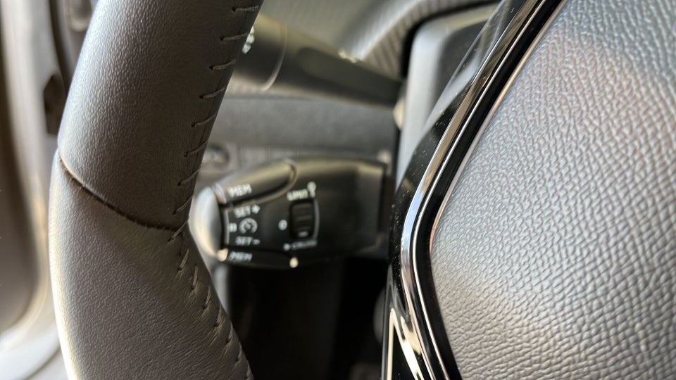 Peugeot 2008 1,2 PureTech 100 Triumph 5d