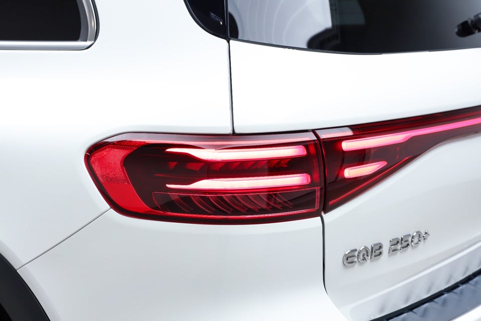 Mercedes EQB250+ AMG Advance 5d