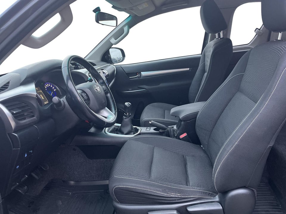 Toyota HiLux 2,4 D-4D 150 T3 Ex.Kab 4x4 4d