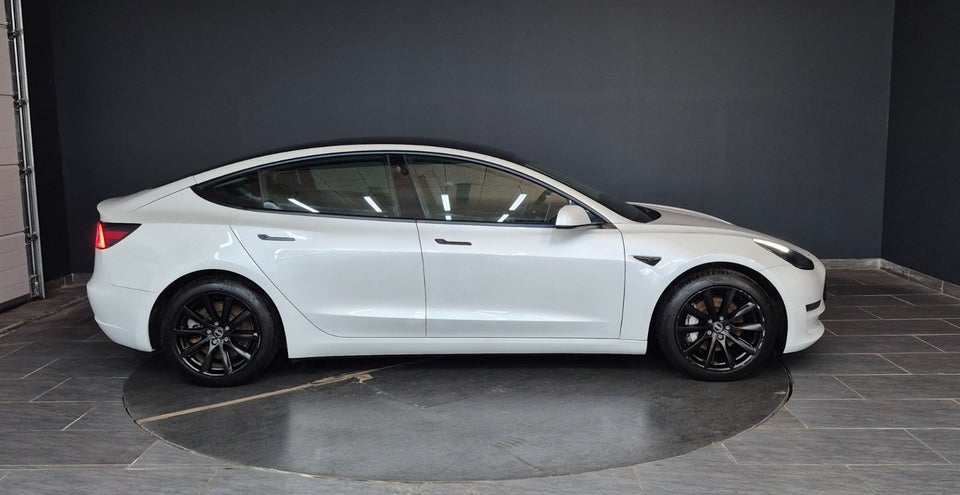 Tesla Model 3 Long Range AWD 4d