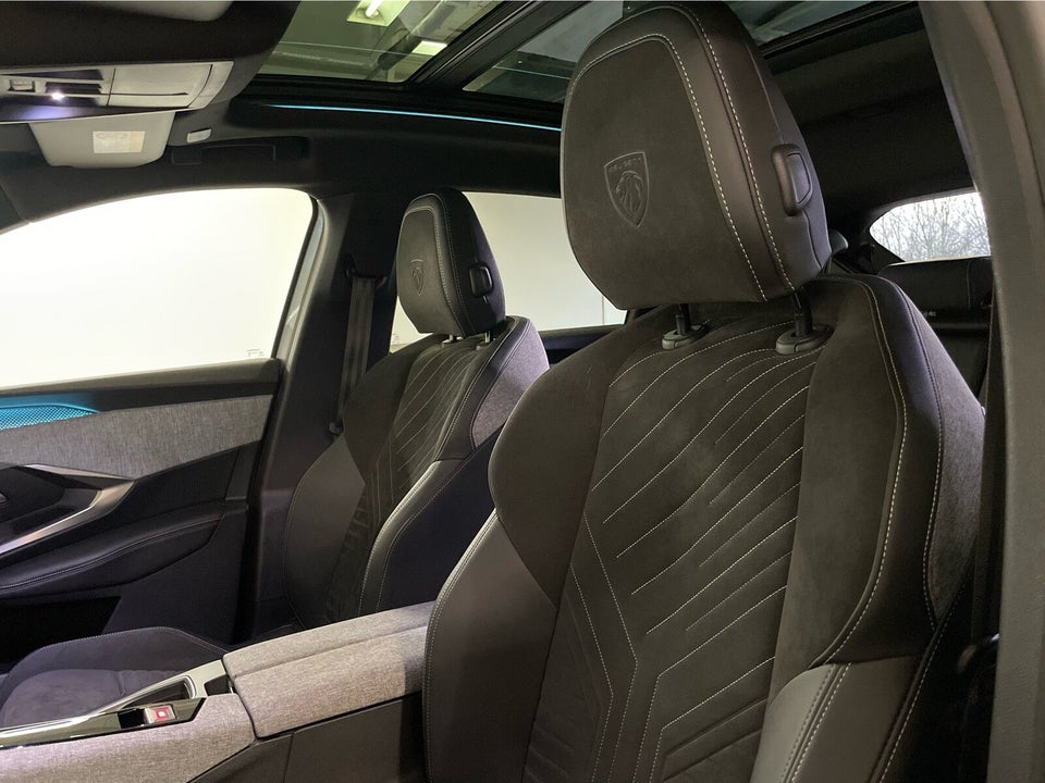 Peugeot e-3008 77 GT Pack 5d