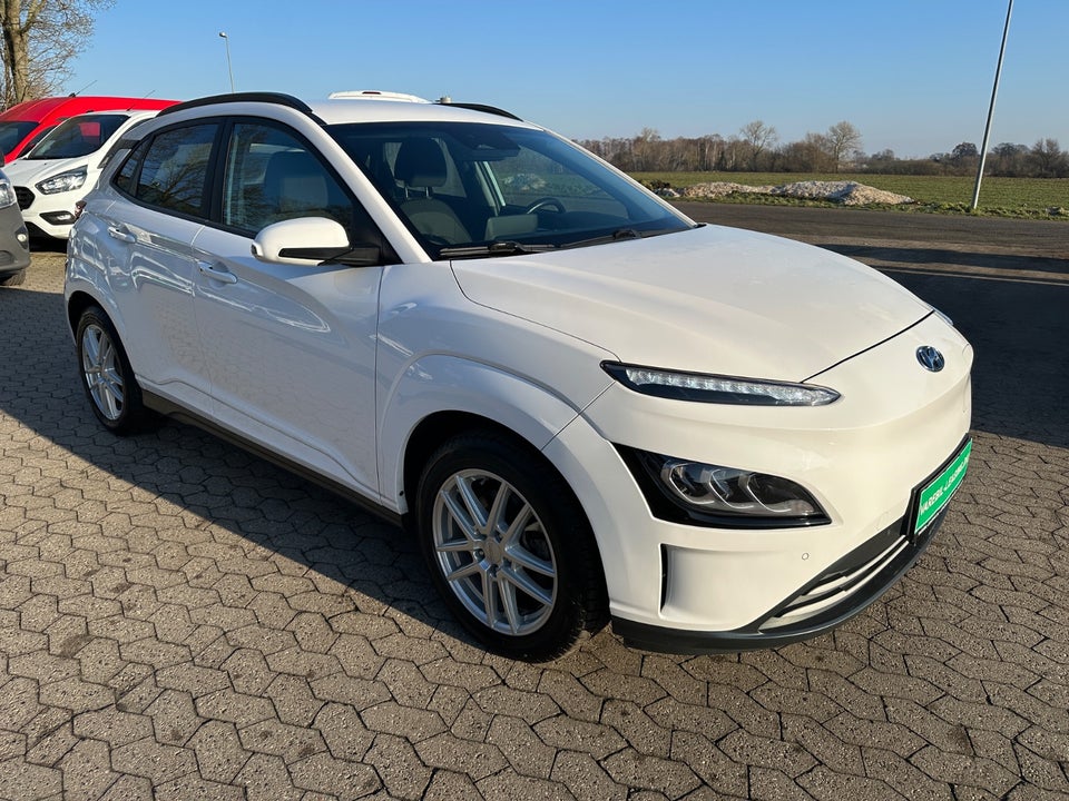 Hyundai Kona 64 EV Essential Van 5d