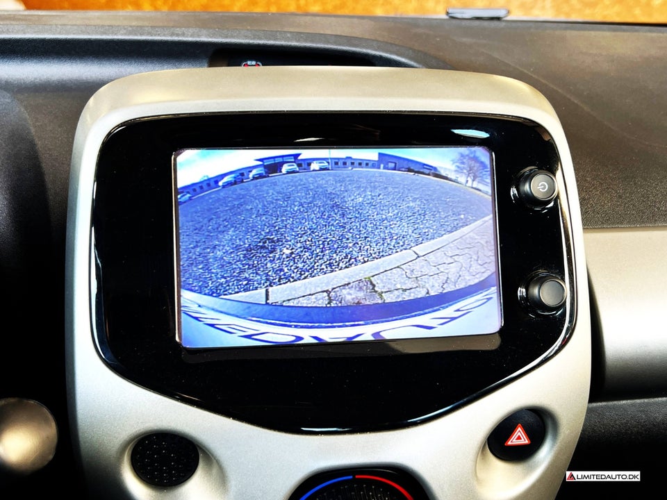 Toyota Aygo 1,0 VVT-i x-play x-touch 5d