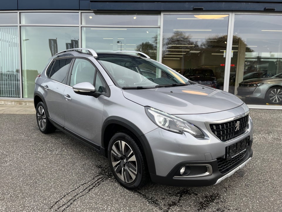 Peugeot 2008 1,6 BlueHDi 100 Selection Sky 5d