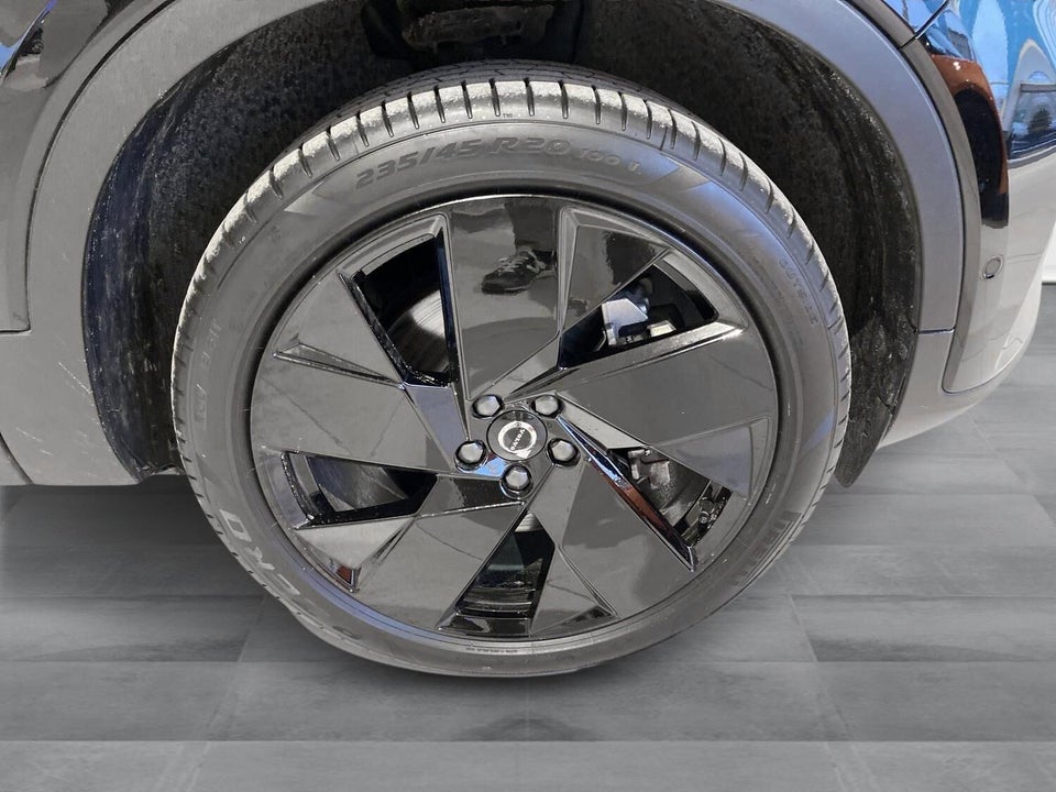 Volvo EX40 Standard Range Plus 5d