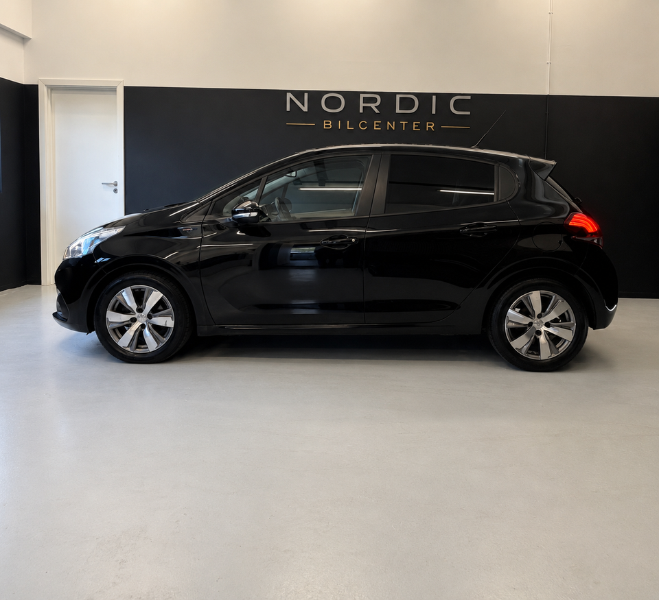 Peugeot 208 1,2 PureTech 110 Signature Sky 5d