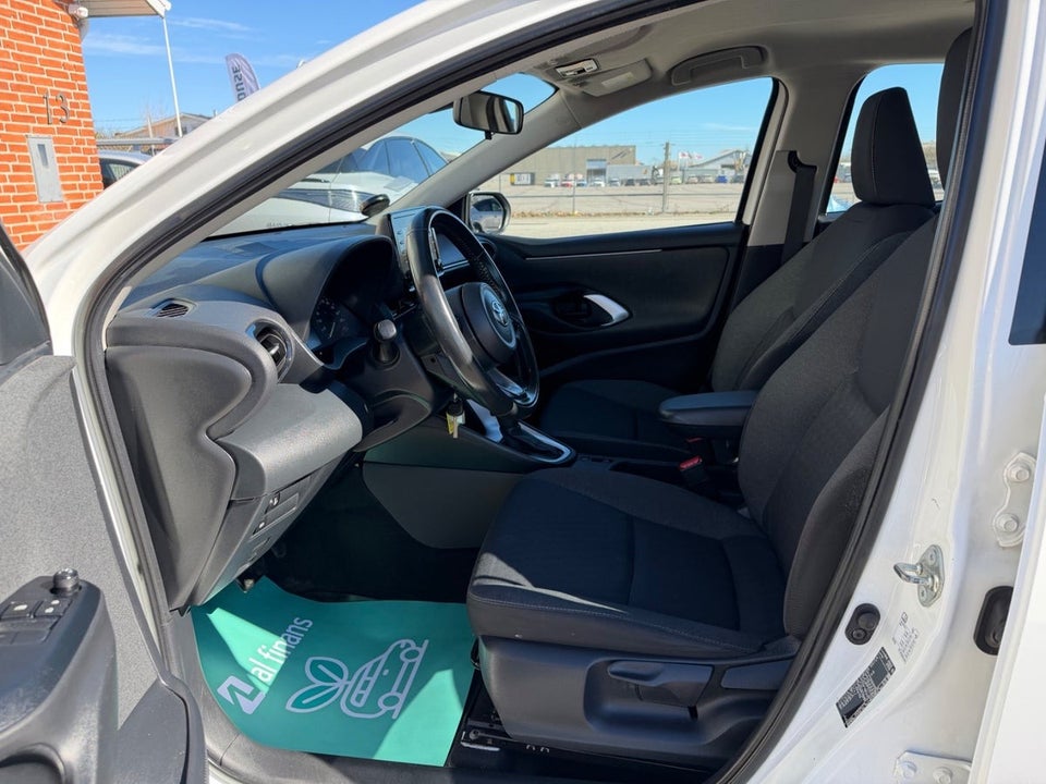 Toyota Yaris 1,5 Hybrid H3 e-CVT 5d