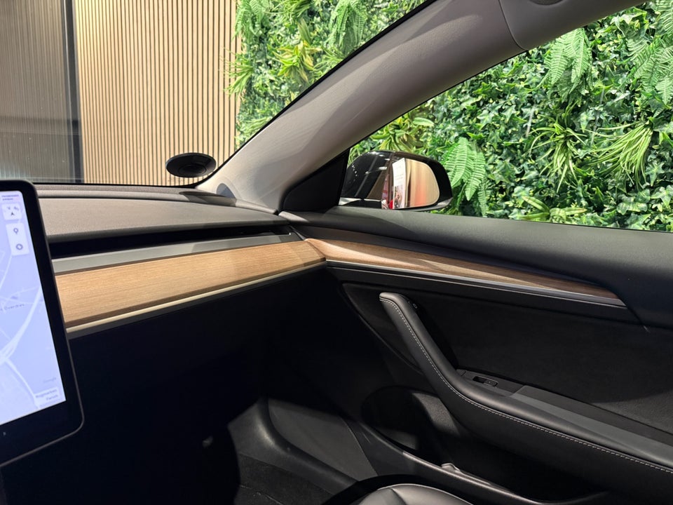 Tesla Model 3 RWD 4d