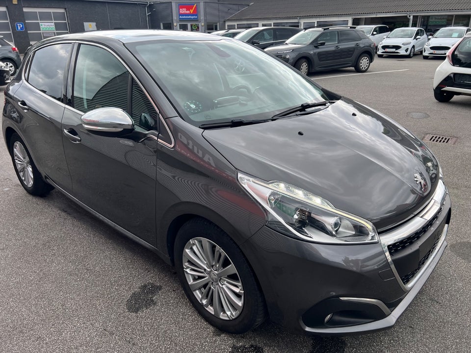 Peugeot 208 1,5 BlueHDi 100 Allure Sky 5d
