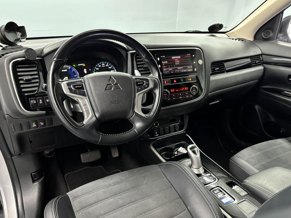 Mitsubishi Outlander 2,4 PHEV Business CVT 4WD 5d