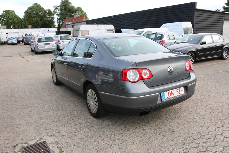 VW Passat 2,0 FSi Trendline 4d