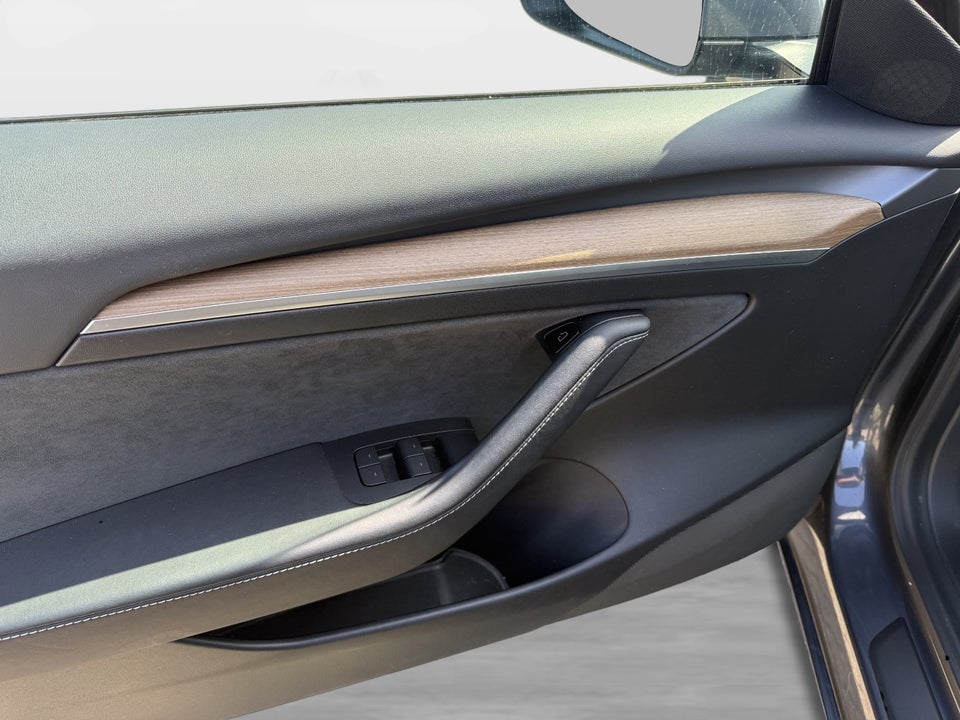 Tesla Model 3 Long Range AWD 4d