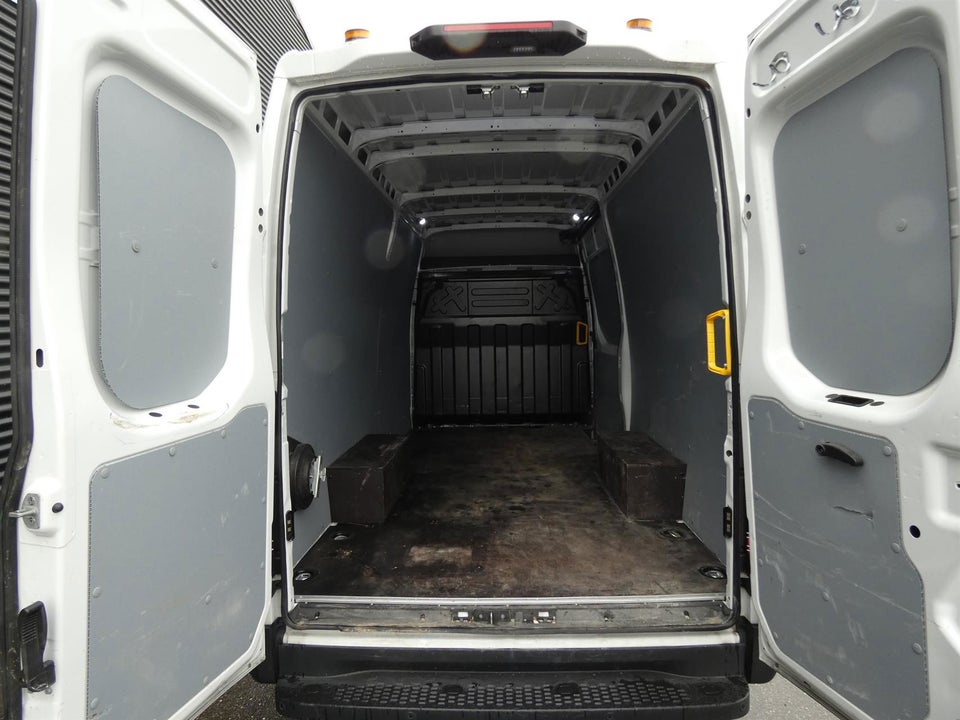 Iveco Daily 3,0 35S18 12m³ Van AG8