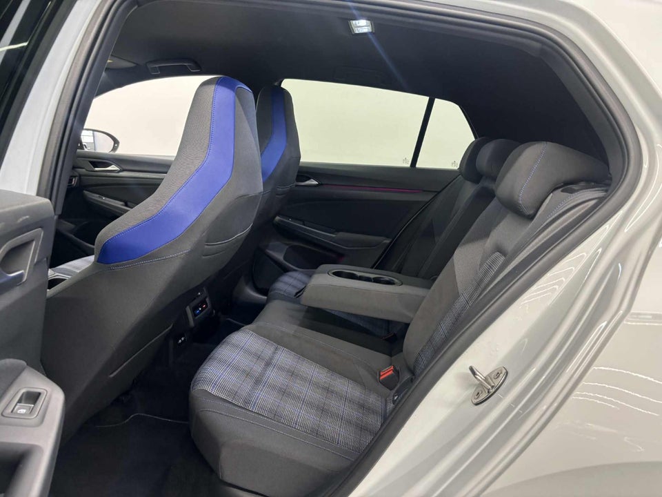 VW Golf VIII 1,4 GTE DSG 5d