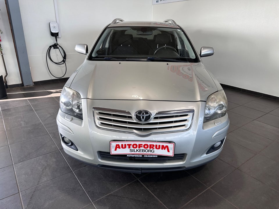 Toyota Avensis 1,8 Sol+ stc. 5d