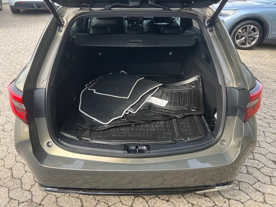 Toyota Corolla 1,8 Hybrid Style Touring Sports e-CVT 5d