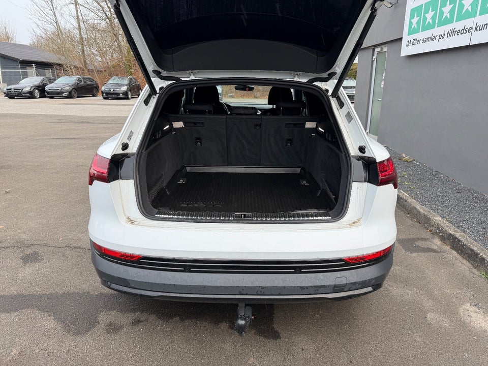 Audi e-tron 55 quattro 5d