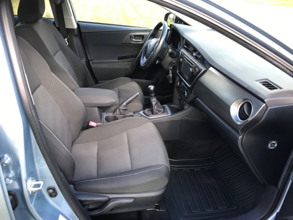 Toyota Auris 1,4 D-4D T2 5d