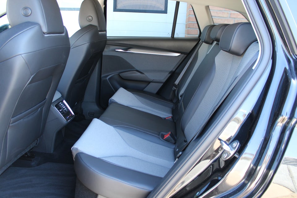 Skoda Enyaq 60 iV Loft 5d
