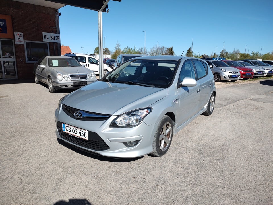 Hyundai i30 1,6 CRDi 90 Classic Sense Eco 5d