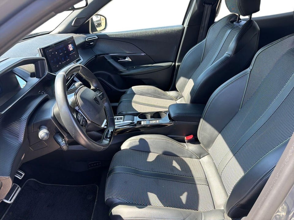 Peugeot e-2008 54 GT 5d