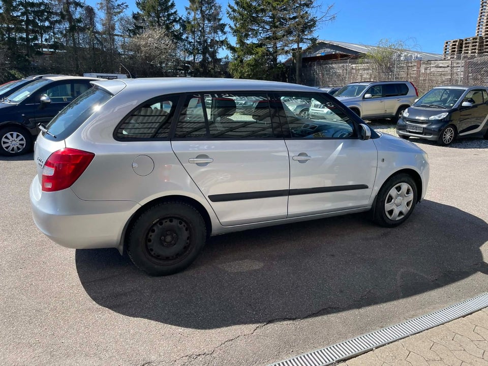 Skoda Fabia 1,4 16V Ambiente Combi 5d