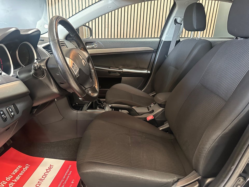Mitsubishi Lancer 1,6 Invite SportBack 5d