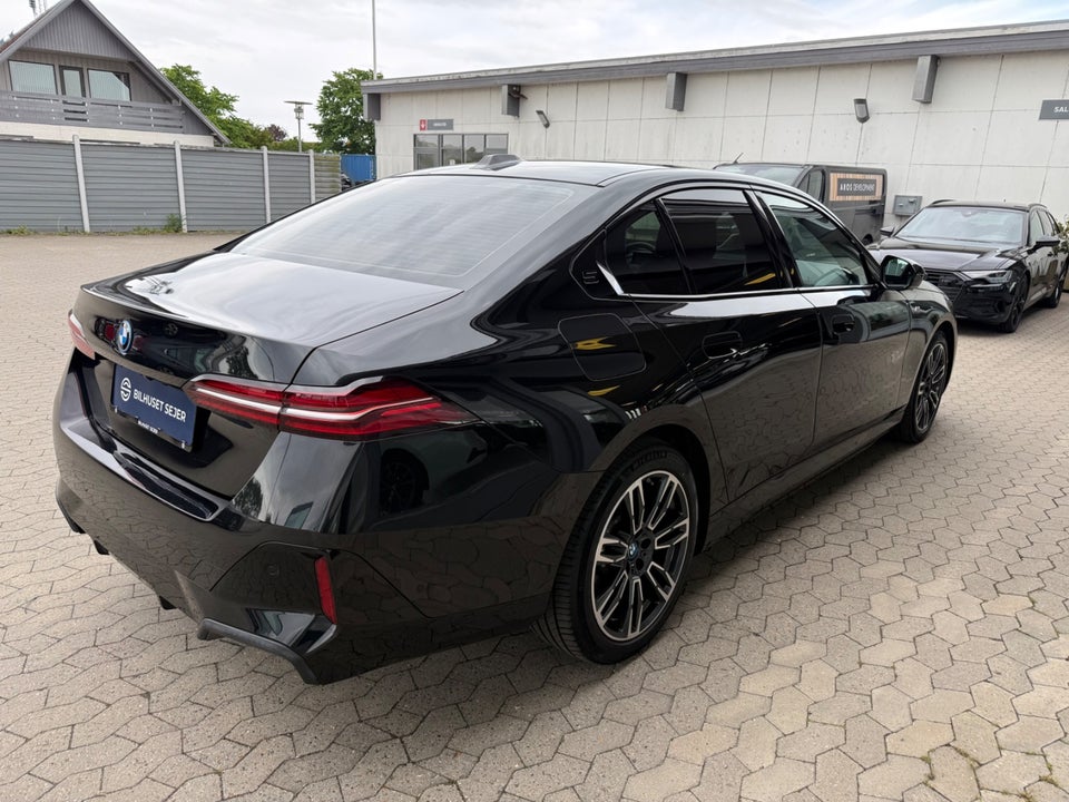 BMW i5 eDrive40 M-Sport 4d