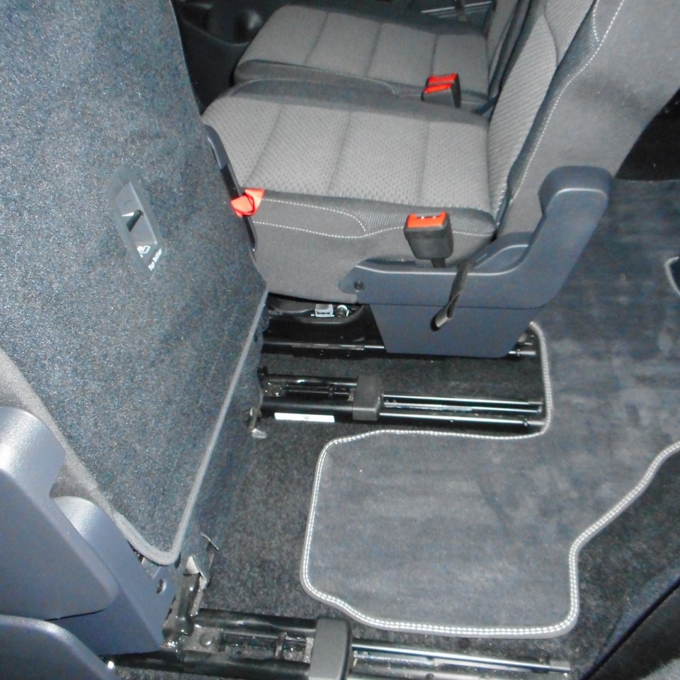 VW Touran 1,6 TDi 115 Comfortline DSG 7prs 5d
