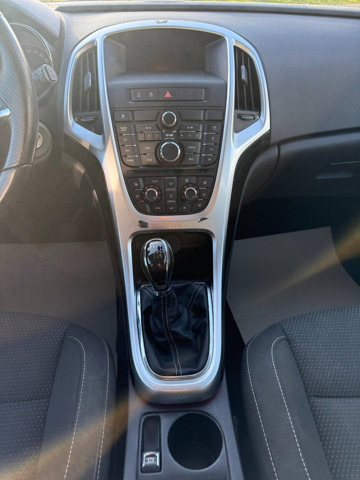 Opel Astra 1,4 T 140 Enjoy 5d