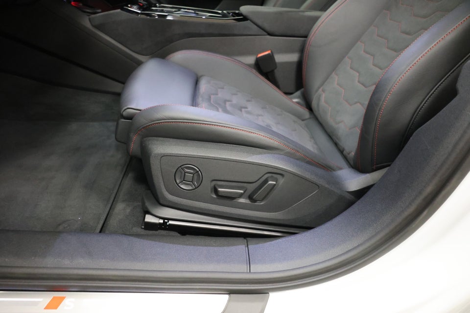Audi S6 e-tron Avant quattro 5d