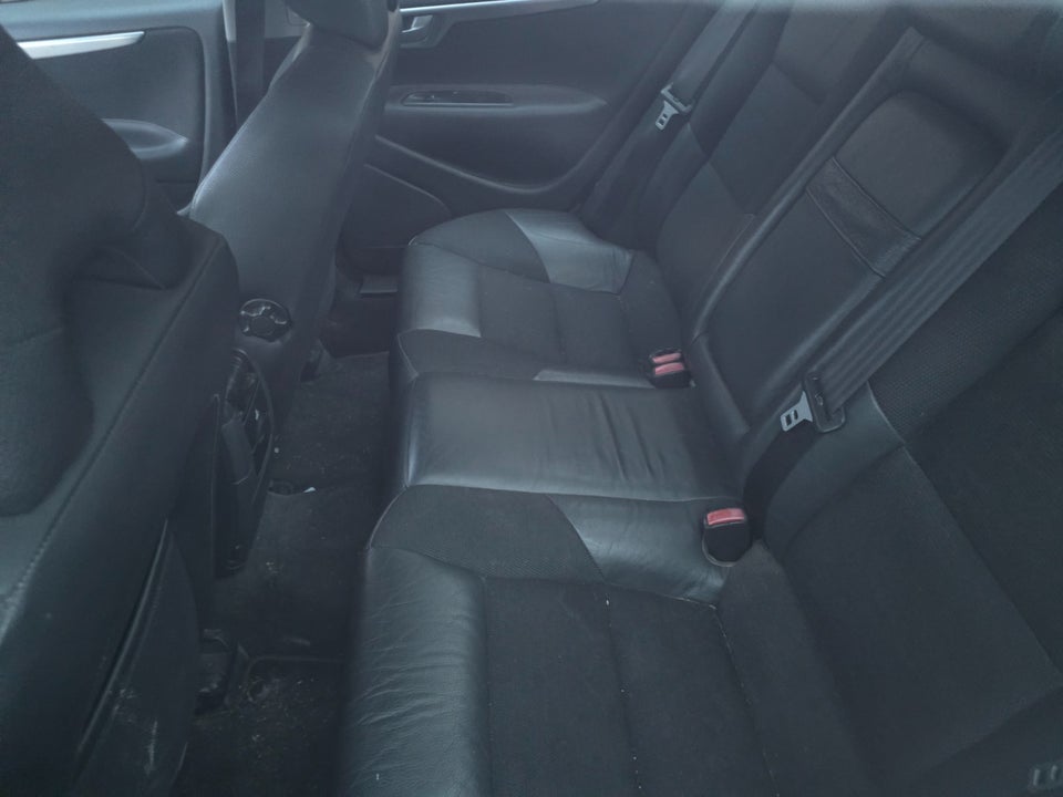 Volvo S60 2,4 140 Momentum 4d