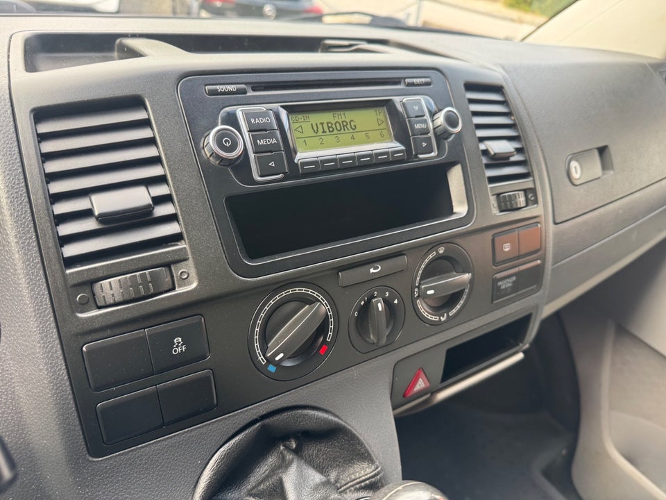 VW Transporter 2,0 TDi 84 Kassevogn kort