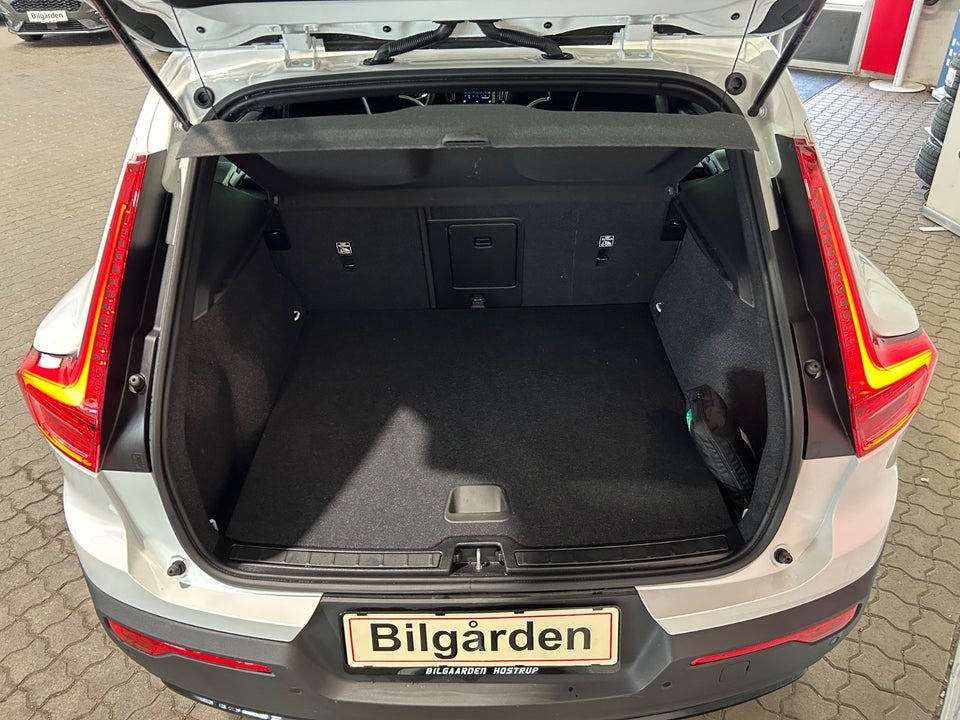Volvo EX40 Standard Range Plus 5d