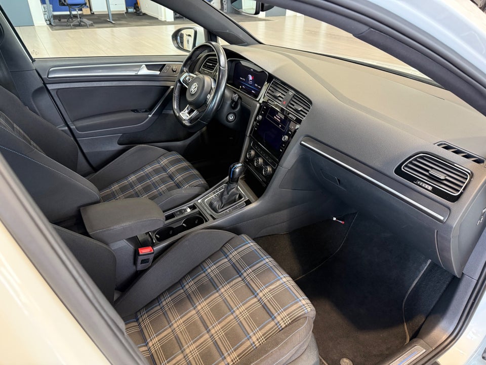 VW Golf VII 1,4 GTE DSG 5d