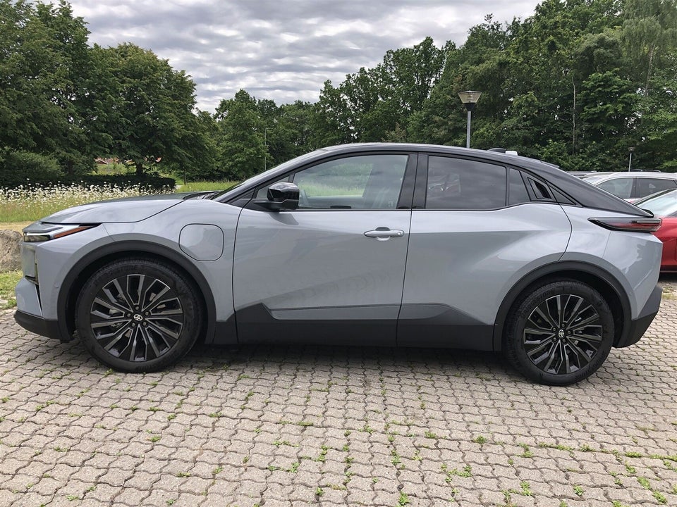 Toyota C-HR+ 77 Executive AWD 5d