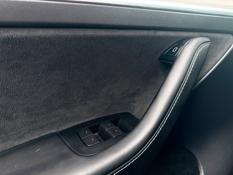 Tesla Model Y RWD 5d