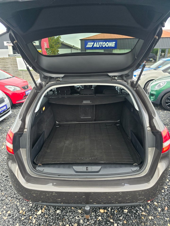 Peugeot 308 1,6 BlueHDi 120 Style SW 5d